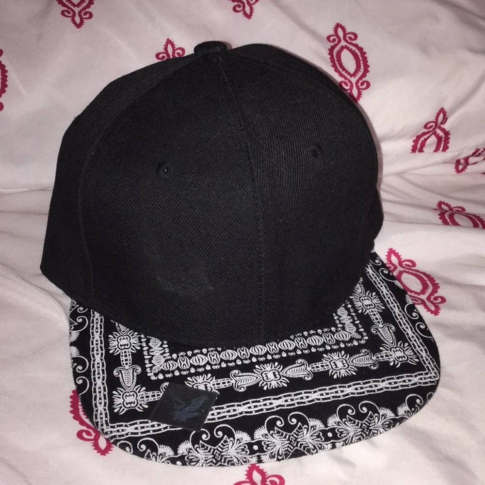 Black and white design hat